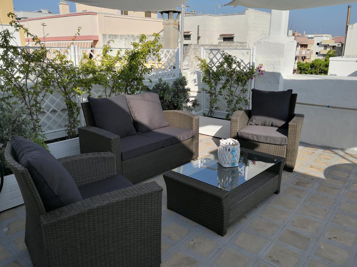 Vele Bianche Cosy Home Con Terrazza โปลีญาโนอามาเร ภายนอก รูปภาพ