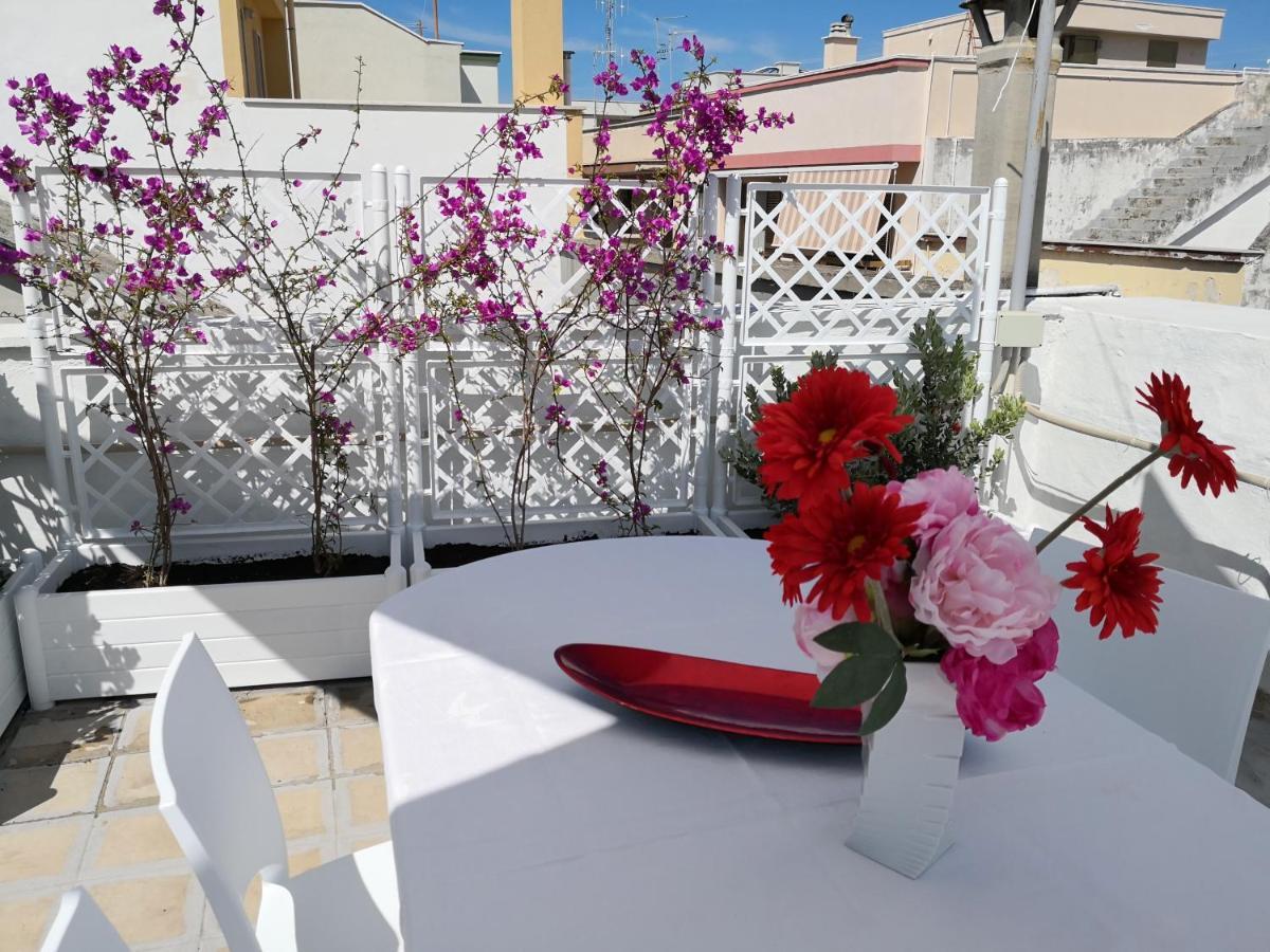 Vele Bianche Cosy Home Con Terrazza โปลีญาโนอามาเร ภายนอก รูปภาพ