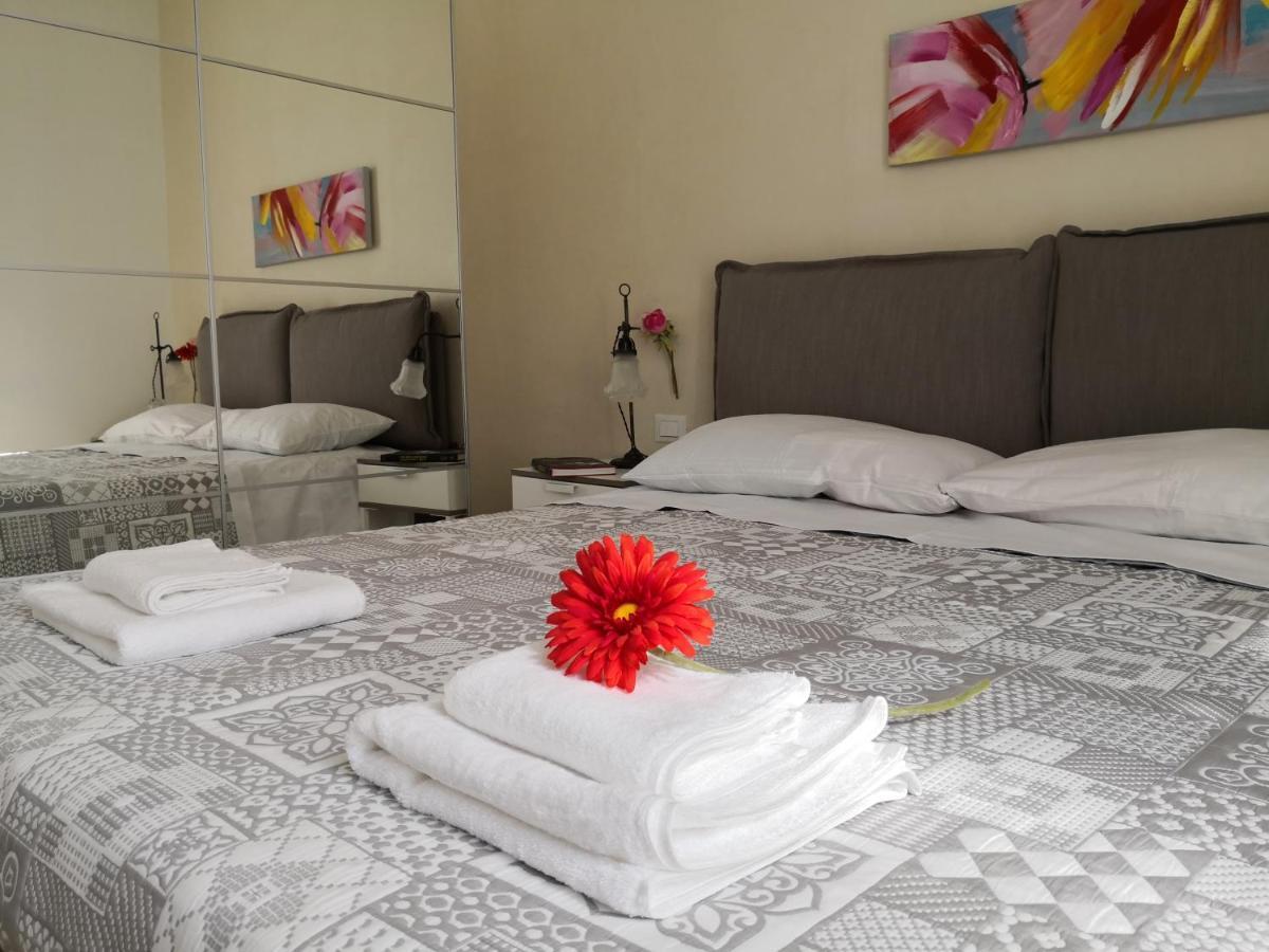 Vele Bianche Cosy Home Con Terrazza โปลีญาโนอามาเร ภายนอก รูปภาพ